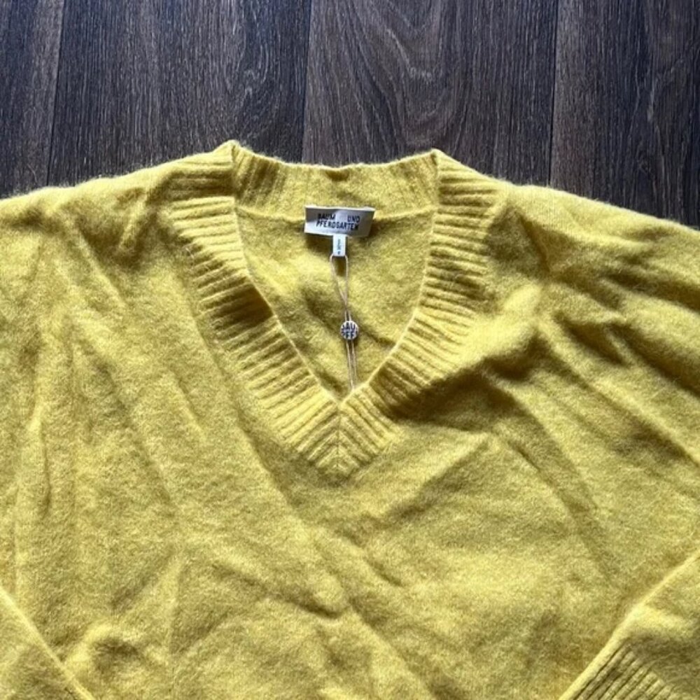 Yellow Sweater - Picture 3 of 4